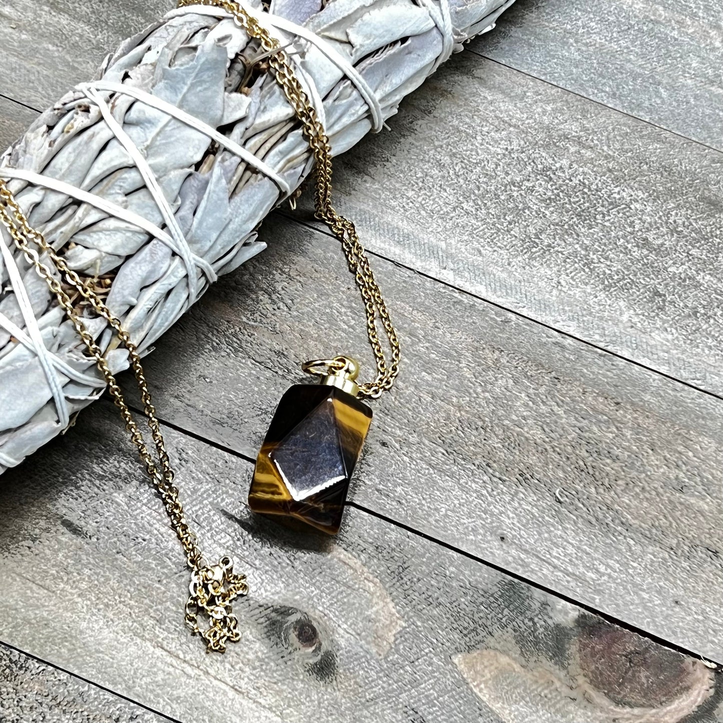 Sacred Oil Crystal Necklace - Cream & Coco Skincare