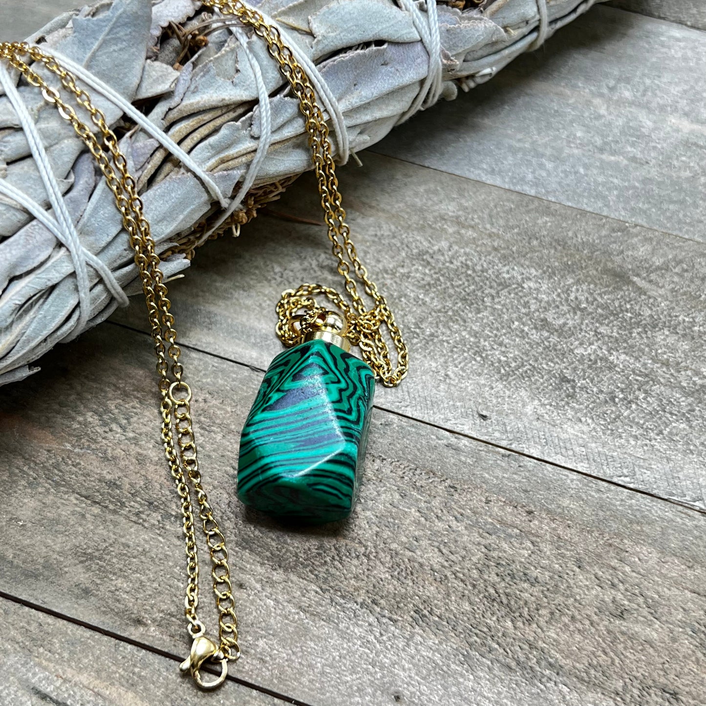 Sacred Oil Crystal Necklace - Cream & Coco Skincare